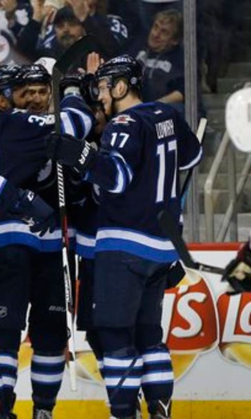 Pavelec lifts Jets past Coyotes 6-3 in season debut (Jan 18, 2017)